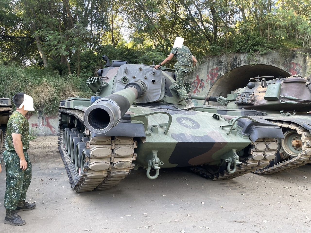 戰車155MM口徑砲管氧化生鏽清潔示範