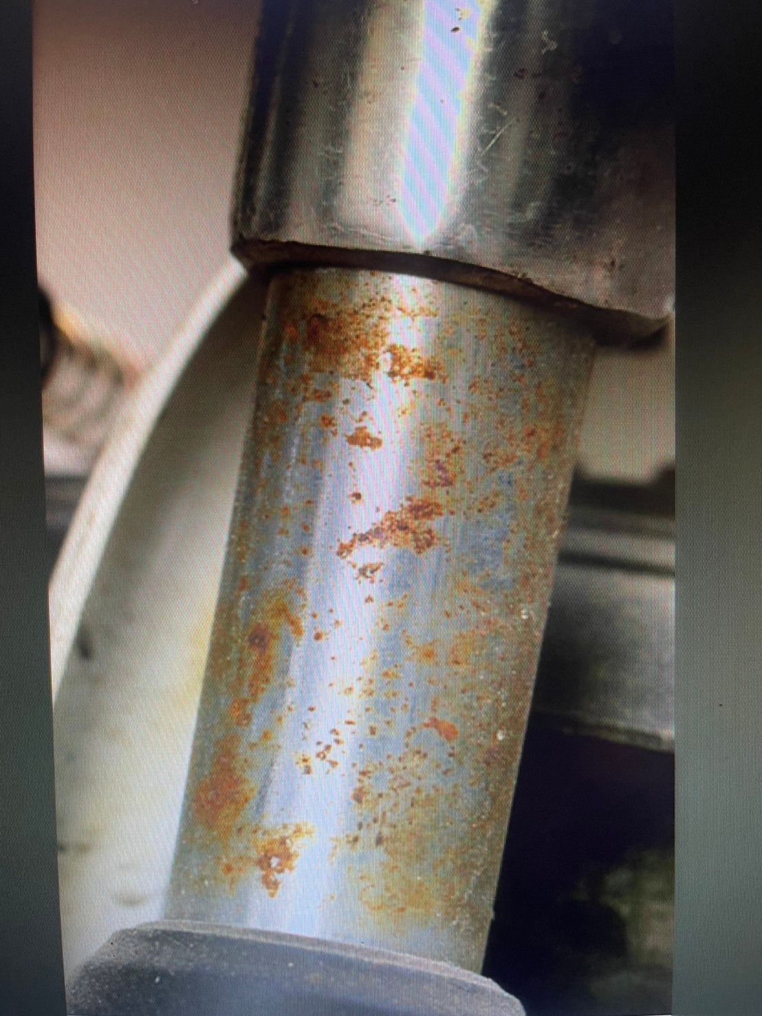 腳踏車避震器生鏽